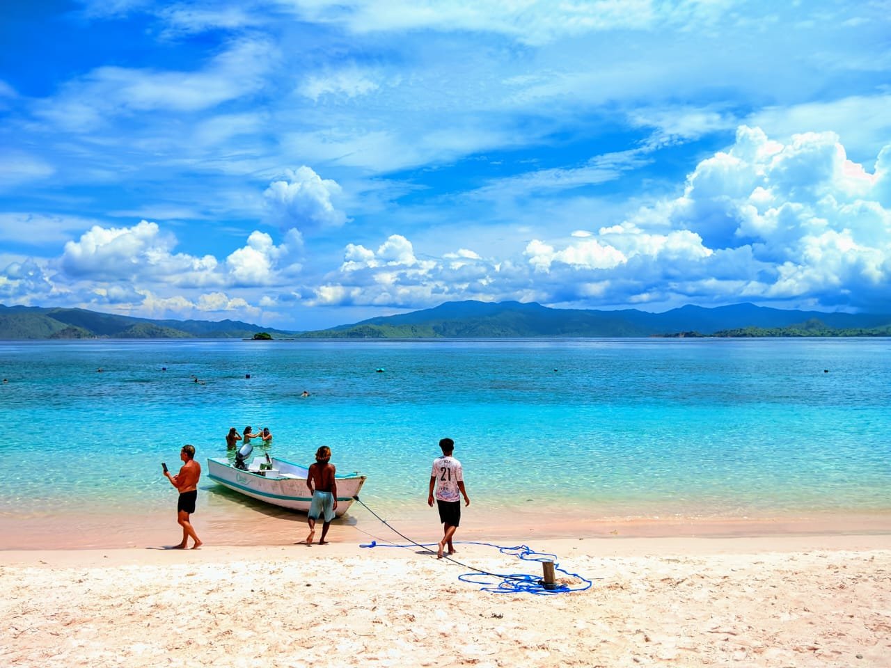 komodo cruise and pink beach