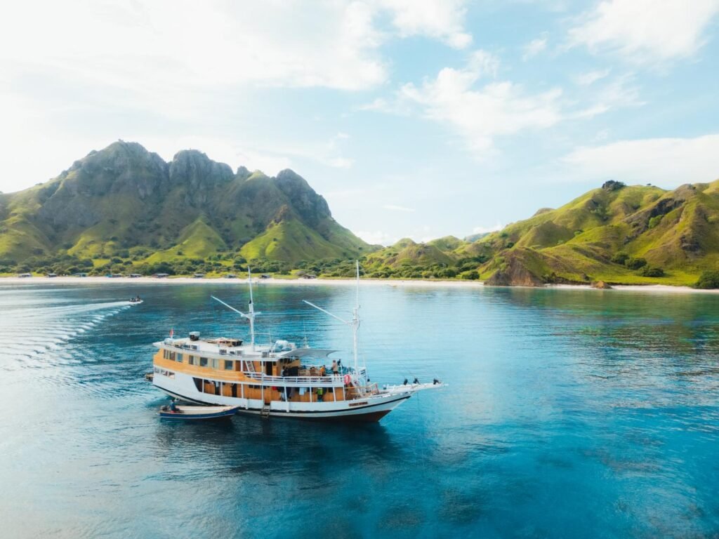 flores adventure cruise