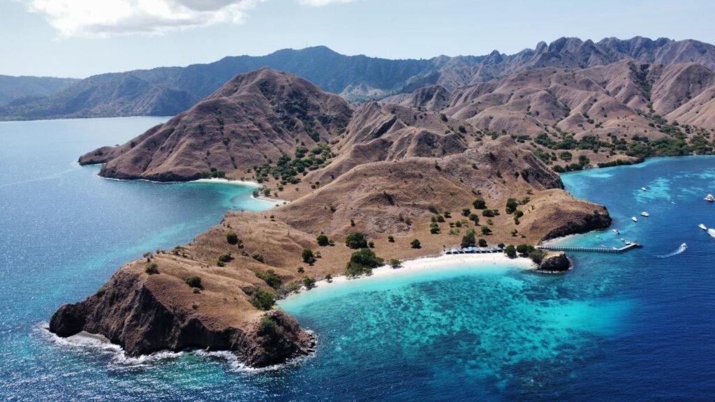 komodo trekking adventure