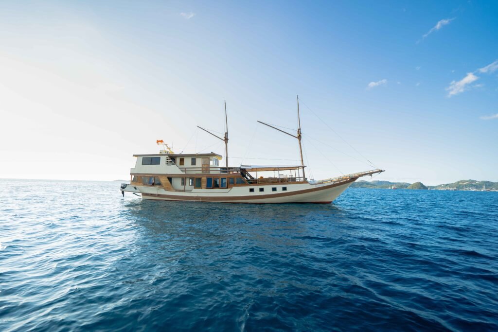 komodo cruise tour packing list