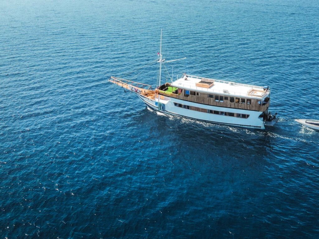 liveaboard trip