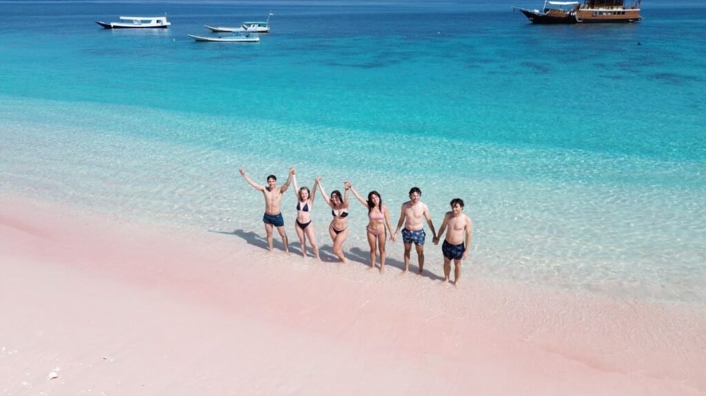 Pink Beach Labuan Bajo
