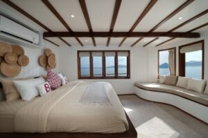 best time to book komodo tour